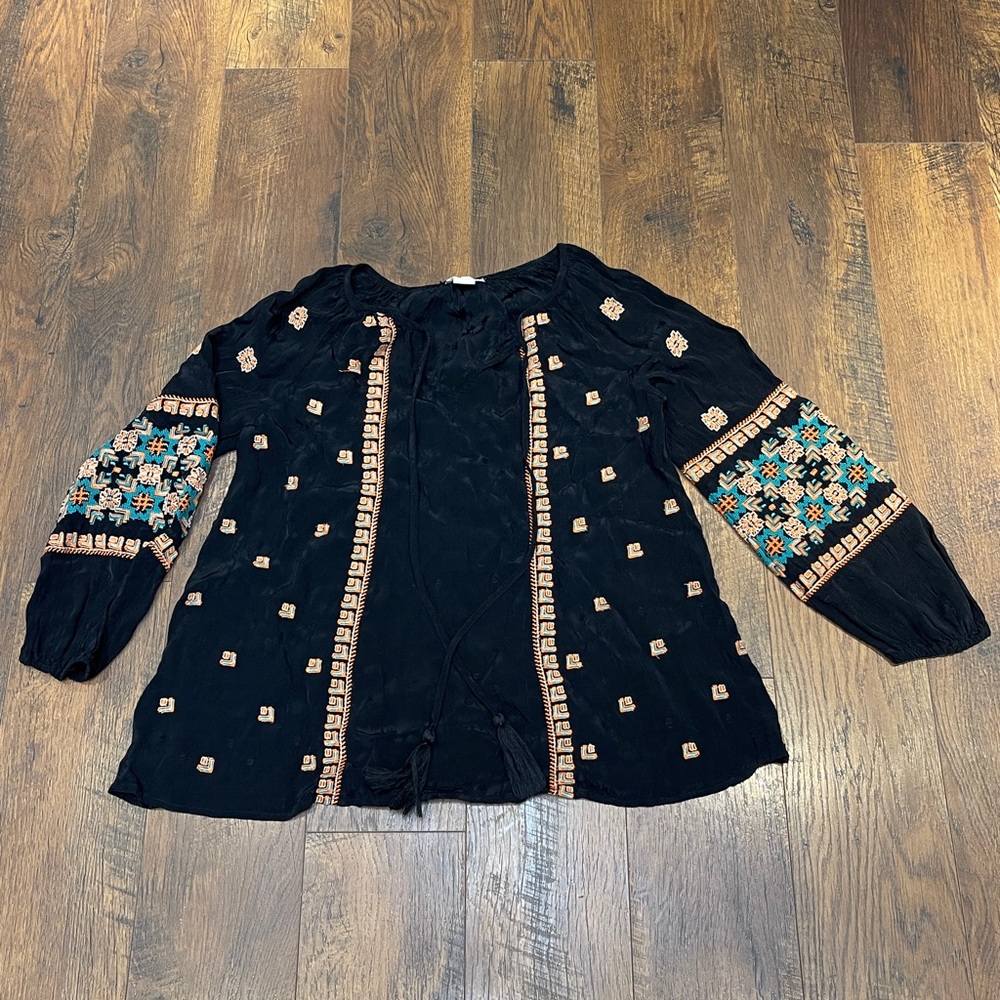 Sundance Embroidered Scoop Neck Button Front Blouse | Size M